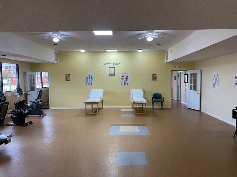 More Photos Of 1721 N King St, Hampton Daycare Center For Lease