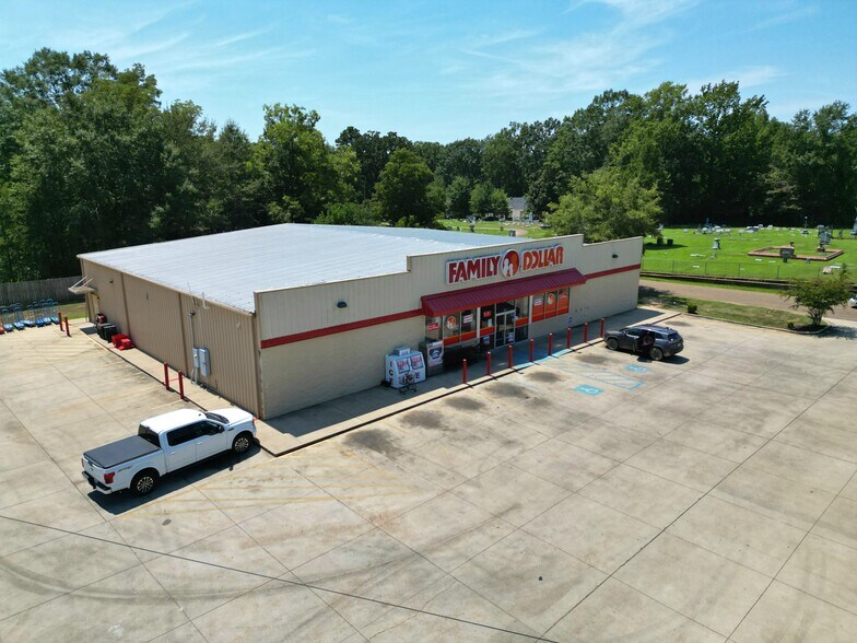 More Photos Of 600 E Monticello St, Brookhaven Storefront For Sale