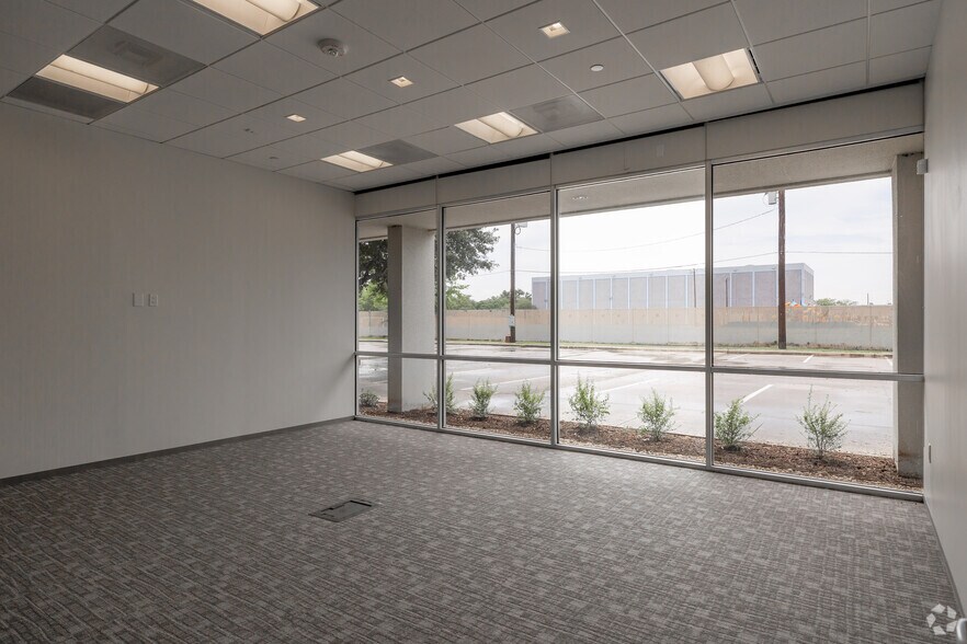 More Photos Of 15740 Park Row, Houston Unknown For Lease