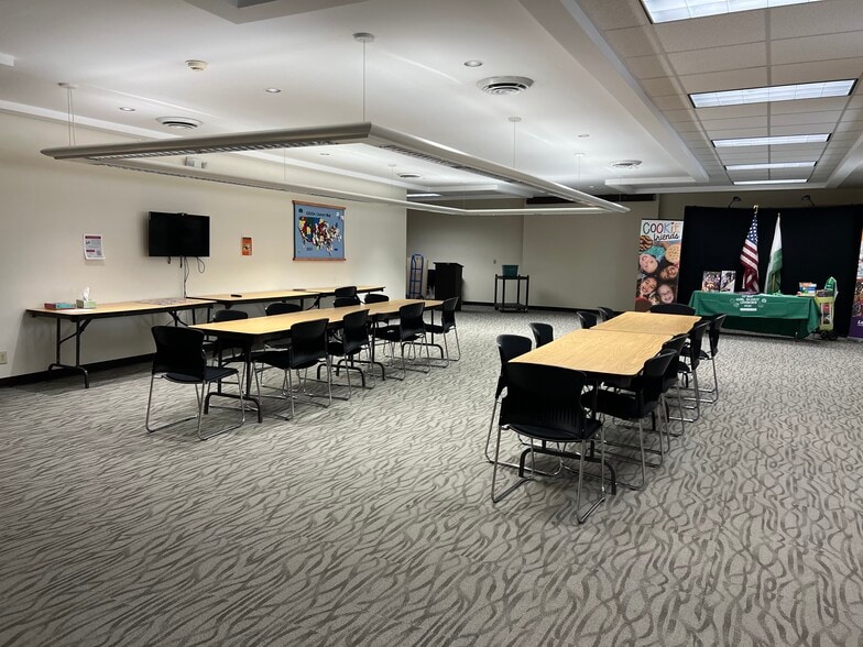 More Photos Of 8 Mountain View Ave, Colonie Office For Sale