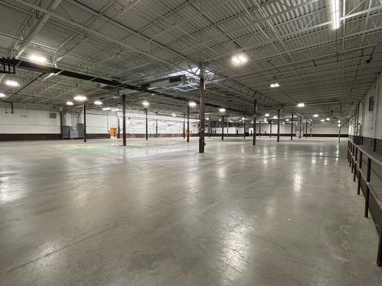 More Photos Of 340 Nagel Dr, Cheektowaga Distribution For Lease