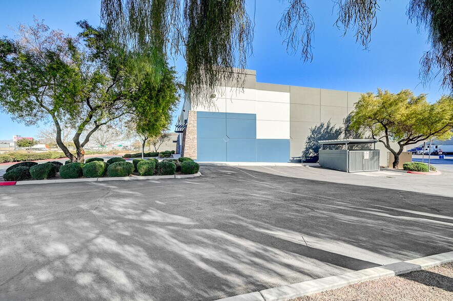 More Photos Of 3908 Civic Center Dr, North Las Vegas Distribution For Lease