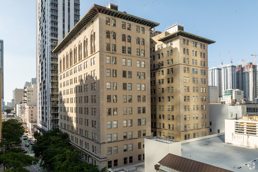 More Photos Of 25 SE 2nd Ave, Miami Office For Lease