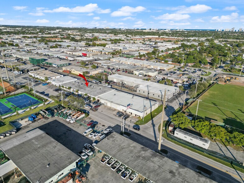 More Photos Of 3948 NE 5th Ave, Oakland Park Warehouse For Lease