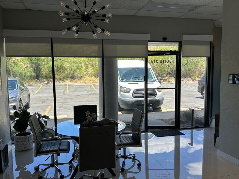 More Photos Of 120 Paragon Ln, El Paso Office For Sale