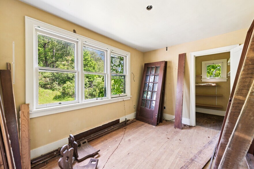 More Photos Of 920 Washington Rd, Washington Office For Sale