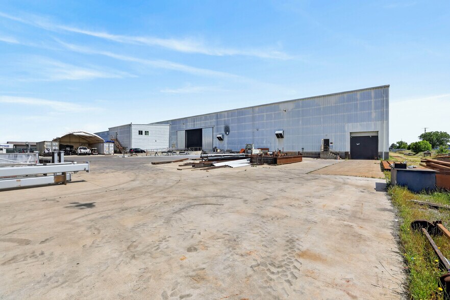 More Photos Of 1370 Furneaux Rd, Olivehurst Manufacturing For Sale