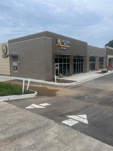 More Photos Of 1830 W Foxwood Dr, Raymore Freestanding For Lease