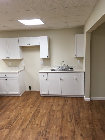 More Photos Of 137 E Washington St, Shelbyville Lodge Meeting Hall For Sale