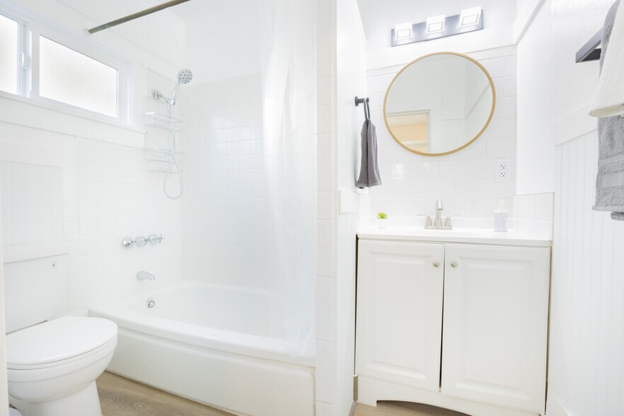 More Photos Of 400 Lagunitas Ave, Oakland Apartments For Sale