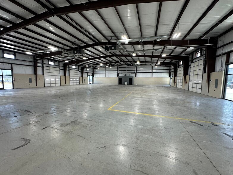 More Photos Of 13055 Harmon Rd, Fort Worth Warehouse For Lease
