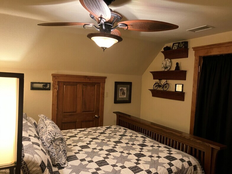 More Photos Of 160 Spring St, Eureka Springs Hospitality For Sale
