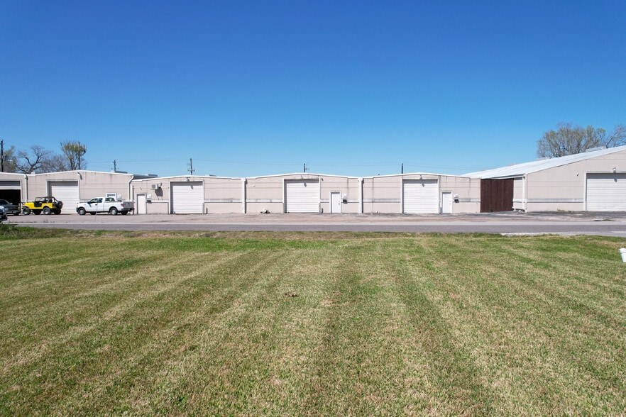 Primary Photo Of 8301 Braniff St, Houston Warehouse For Sale