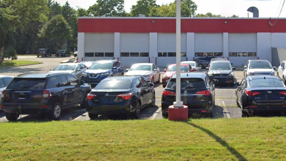 More Photos Of 3375 W Grand Ave, Waukegan Auto Dealership For Lease