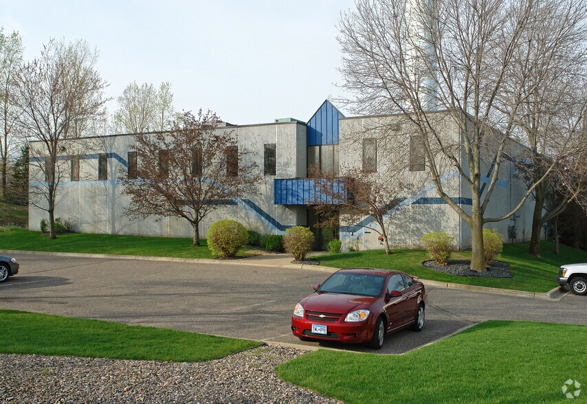 More Photos Of 400 Commerce Ct, Vadnais Heights Manufacturing For Sale