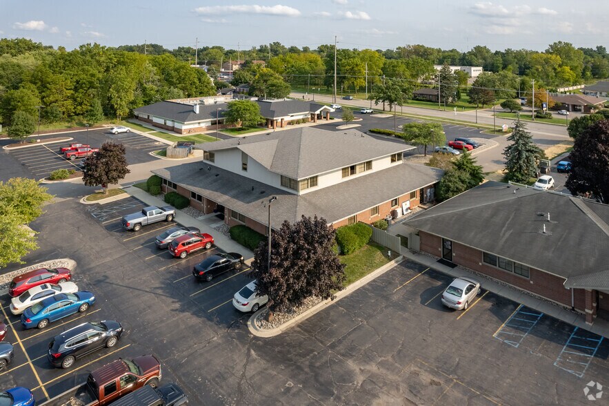More Photos Of 1701 Lake Lansing Rd, Lansing Office For Lease