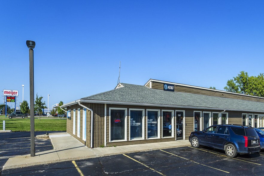 More Photos Of 7312-7320 N Alger Rd, Alma Office For Lease