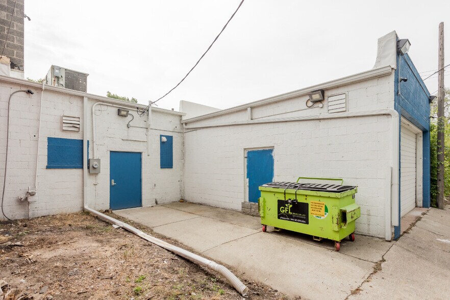 More Photos Of 16813 Wyoming, Detroit Showroom For Sale