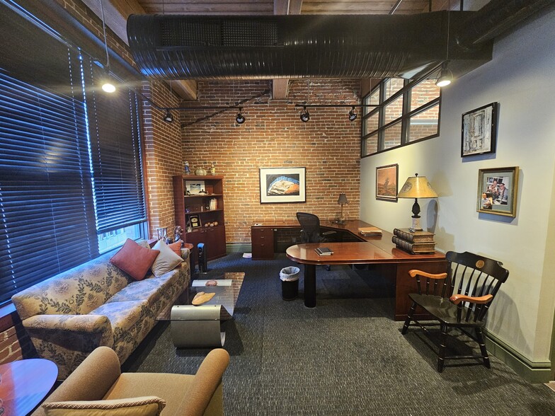 More Photos Of 1113-1115 Locust St, Saint Louis Office For Sale