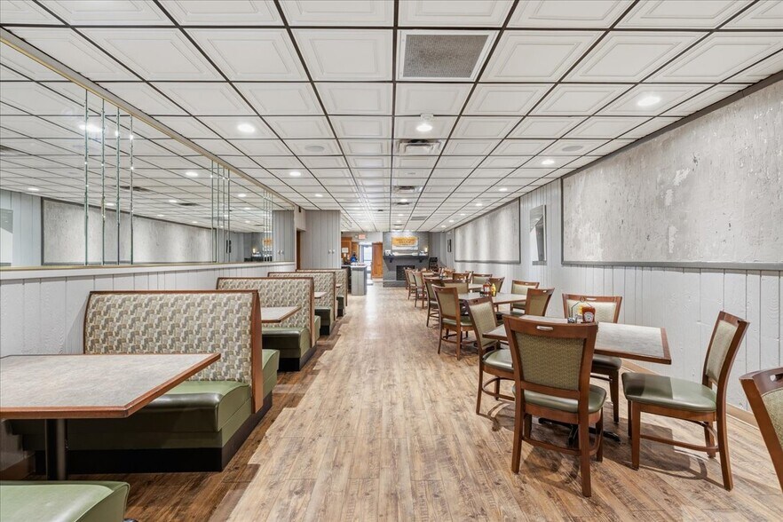 More Photos Of 318 New York Ave, Rochester Sports And Entertainment For Sale