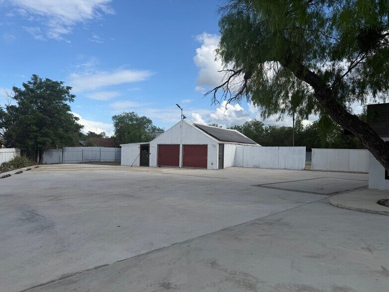 More Photos Of 418 Vine St, San Antonio Office Residential For Sale