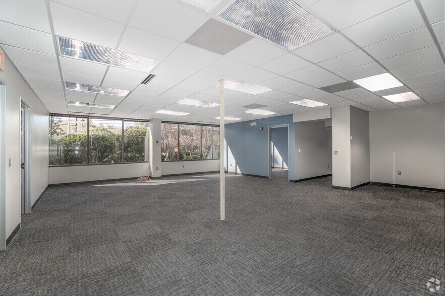 More Photos Of 2626 Glenwood Ave, Raleigh Office For Lease