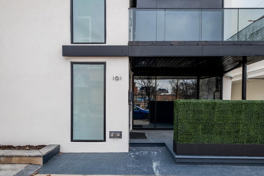 More Photos Of 101 Scollard St, Toronto Office For Lease