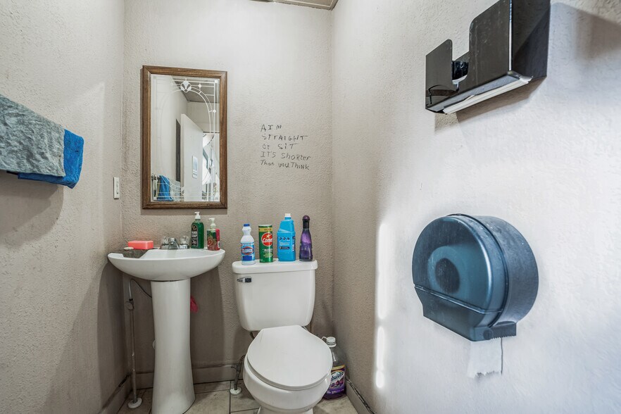 More Photos Of 10 Barry Ave, Mascotte Auto Repair For Sale