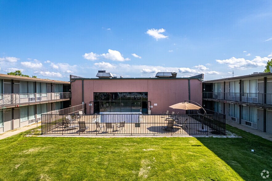 More Photos Of 2700 W 18th Ave, Emporia Hotel For Sale