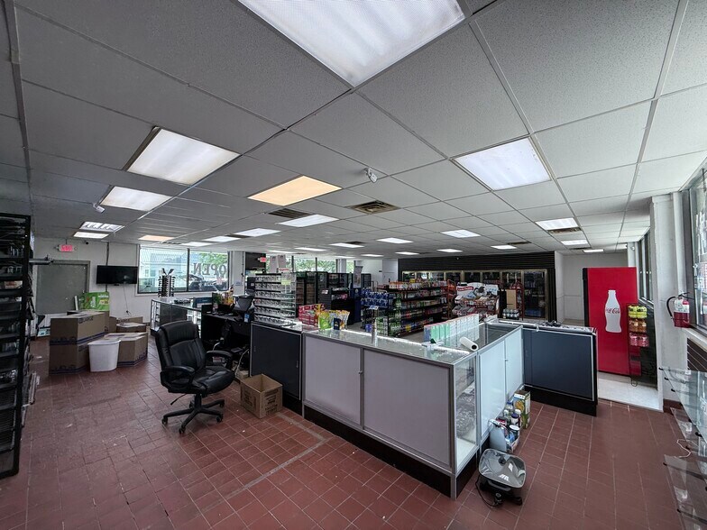 More Photos Of 6861 S Highland Blvd, Grifton General Retail For Lease