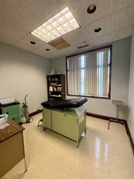 More Photos Of 200-290 E 90th Dr, Merrillville Medical For Lease