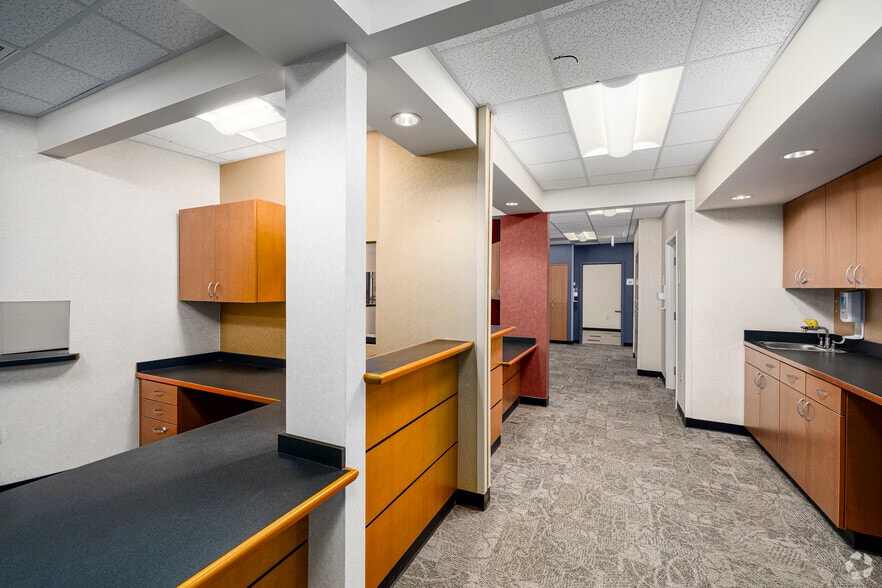 More Photos Of 477 McLaws Cir, Williamsburg Medical For Lease