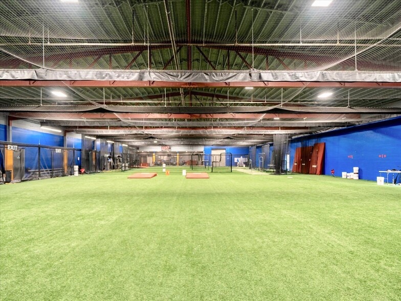 More Photos Of 465 W Commercial St, East Rochester Warehouse For Lease
