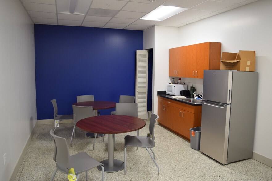 More Photos Of 1280 US Highway 41 Byp S, Venice Auto Dealership For Sale