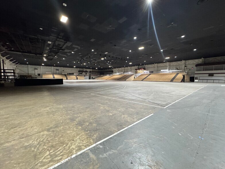 More Photos Of 10408 State Highway 64 E, Tyler Theater Concert Hall For Sale