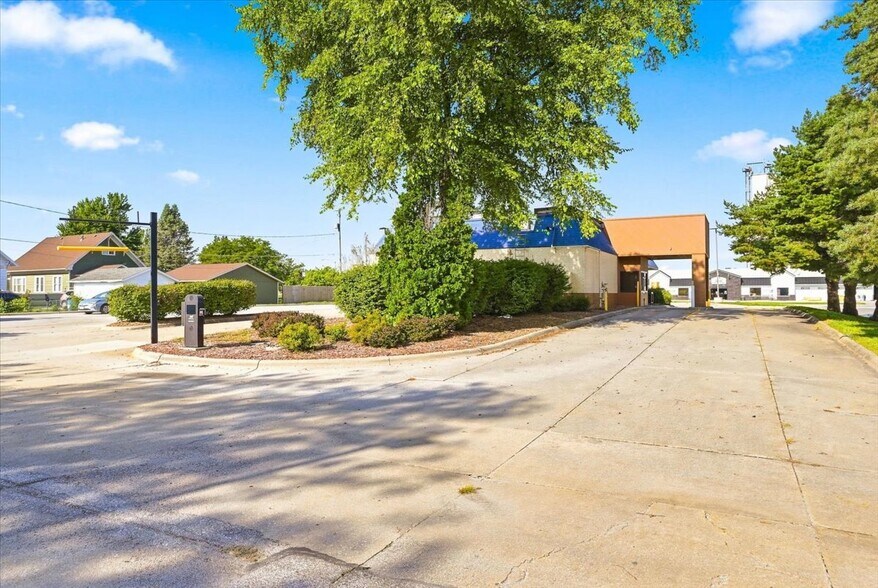 More Photos Of 1410 N Broadway St, Red Oak Fast Food For Lease