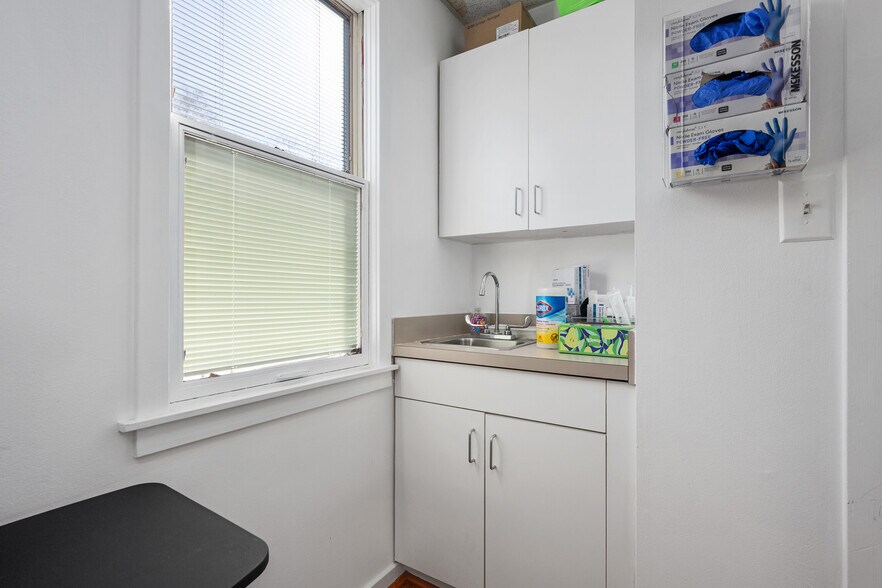 More Photos Of 207 Ridgely Ave, Annapolis Medical For Lease