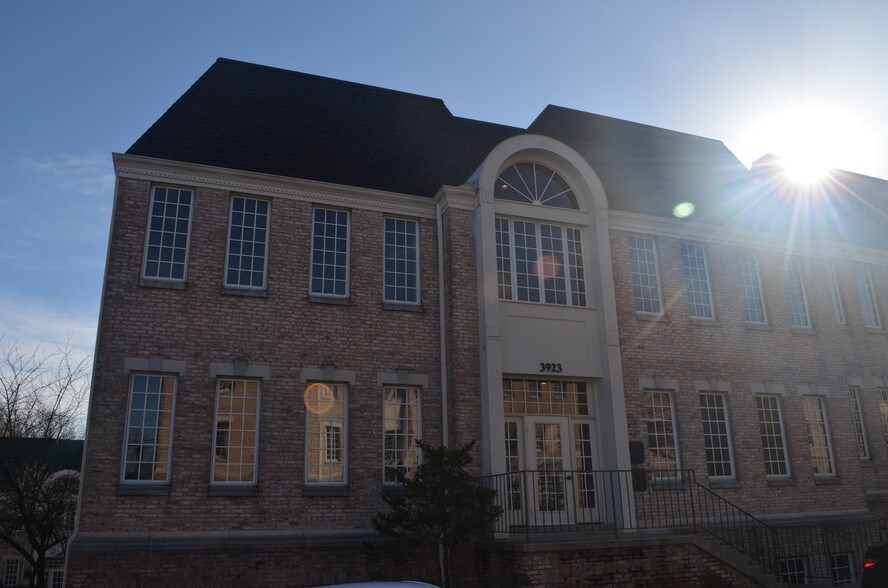 More Photos Of 3923 Blenheim Blvd, Fairfax Medical For Sale