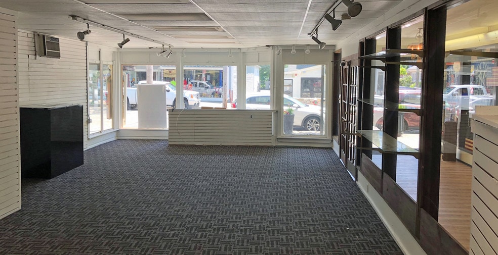 More Photos Of 606 Main St, Hyannis Restaurant For Lease