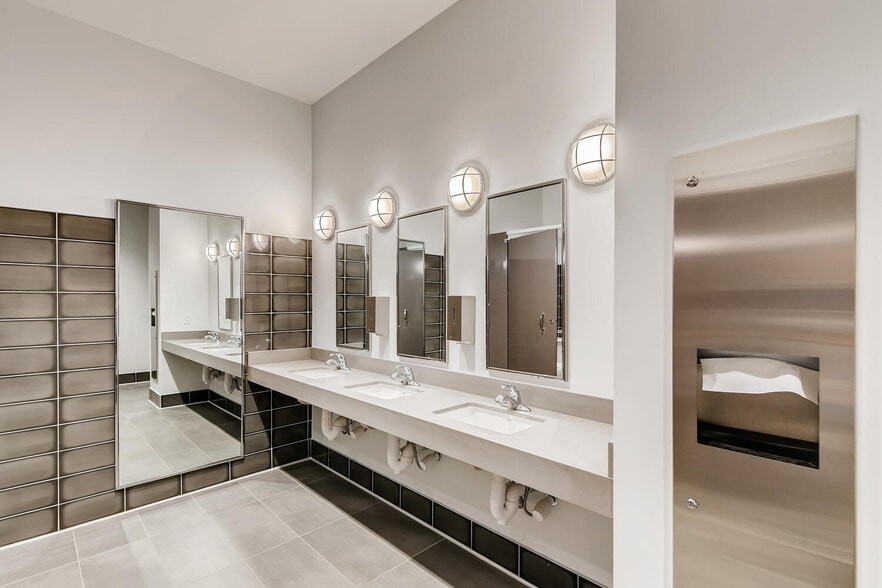 More Photos Of 3857-3893 N Steele St, Denver Flex For Sale