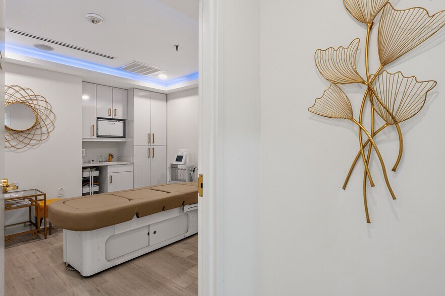 More Photos Of 7601 Lewinsville Rd, McLean Medical For Sale