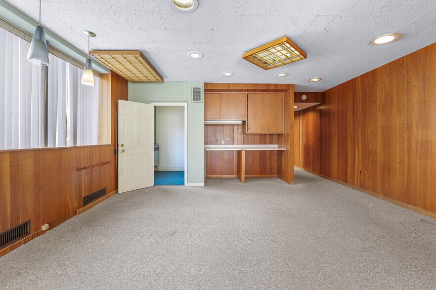 More Photos Of 6 E 1st St, Fond Du Lac Office For Sale