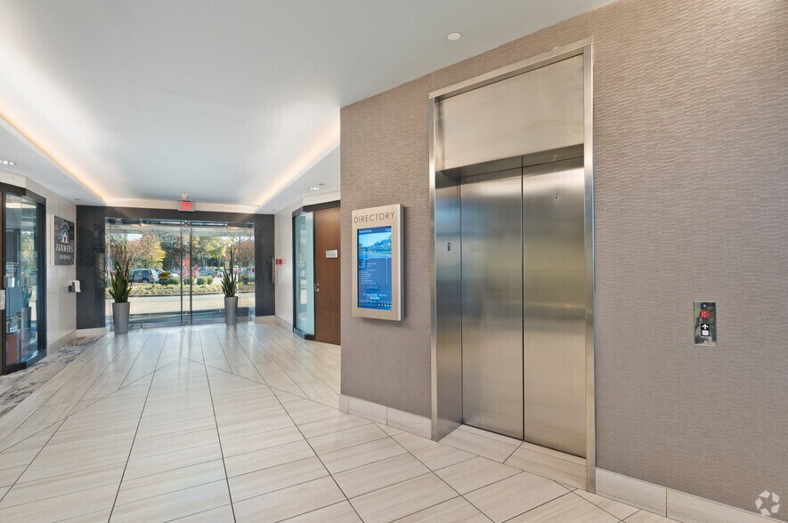 More Photos Of 2820 Waterford Lake Dr, Midlothian Office For Lease