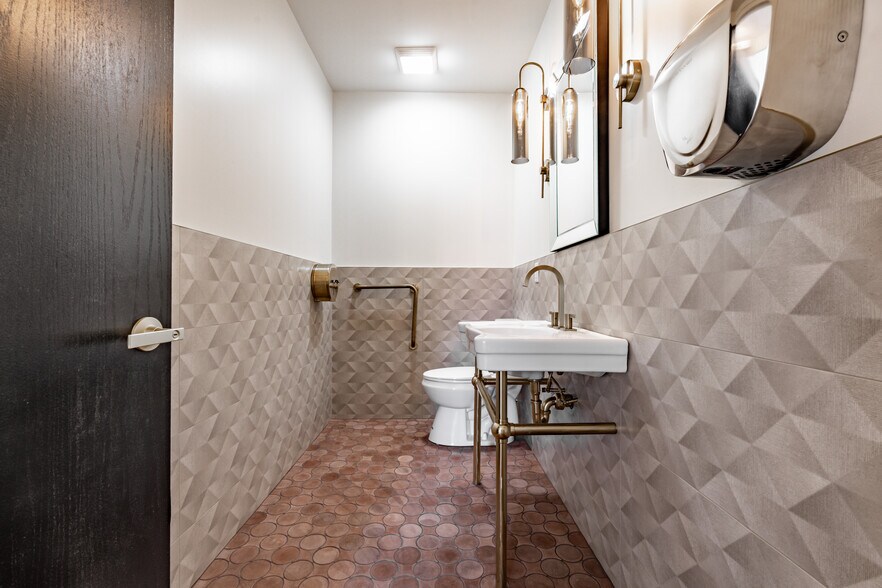 More Photos Of 2506 E Washington St, Indianapolis Storefront Retail Office For Sale