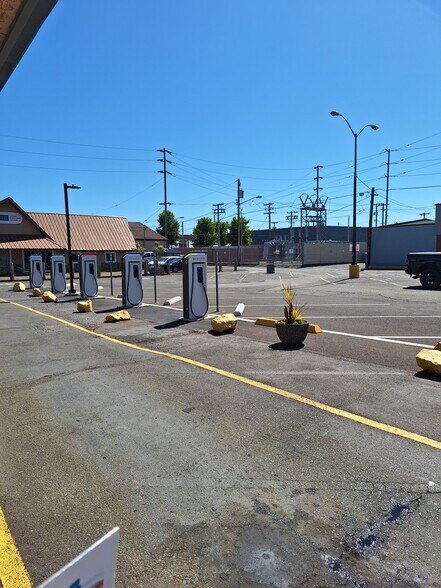 More Photos Of 415 W Heron St, Aberdeen Bowling Alley For Sale