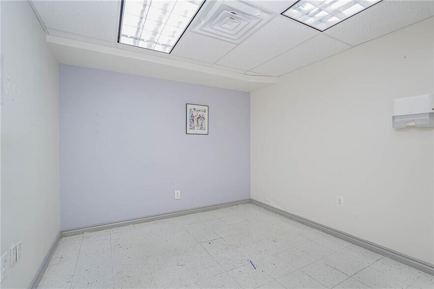 More Photos Of 3041 Avenue U, Brooklyn Medical For Sale