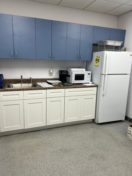 More Photos Of 7200-7216 NW 72nd Ave, Miami Light Distribution For Lease