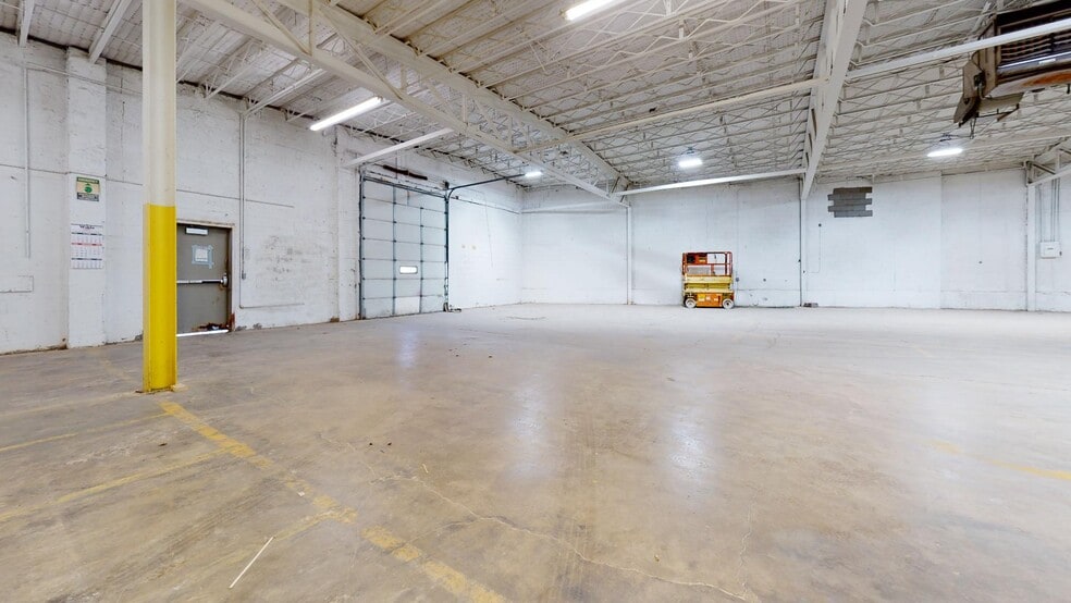 More Photos Of 1650 Cass St, Fort Wayne Warehouse For Lease