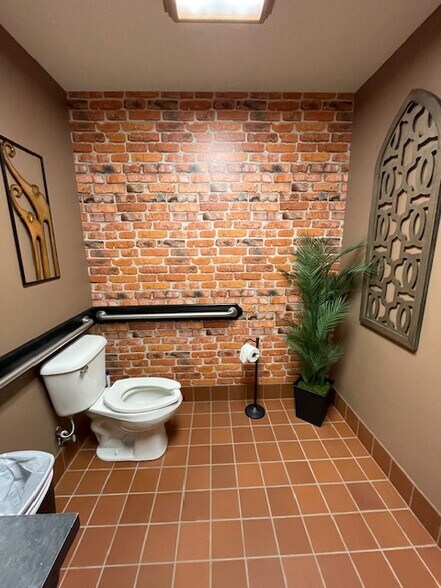 More Photos Of 809 E Karsch Blvd, Farmington Restaurant For Sale