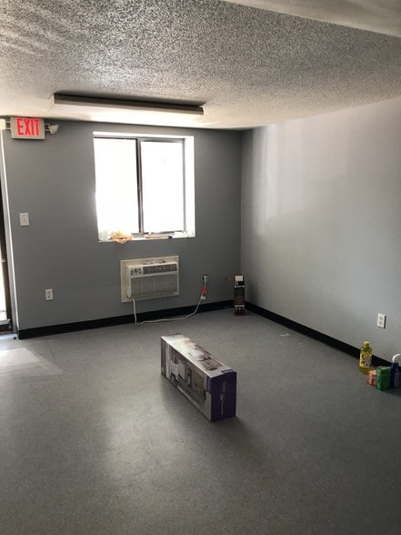 More Photos Of 1025 Nine North Dr, Alpharetta Warehouse For Lease